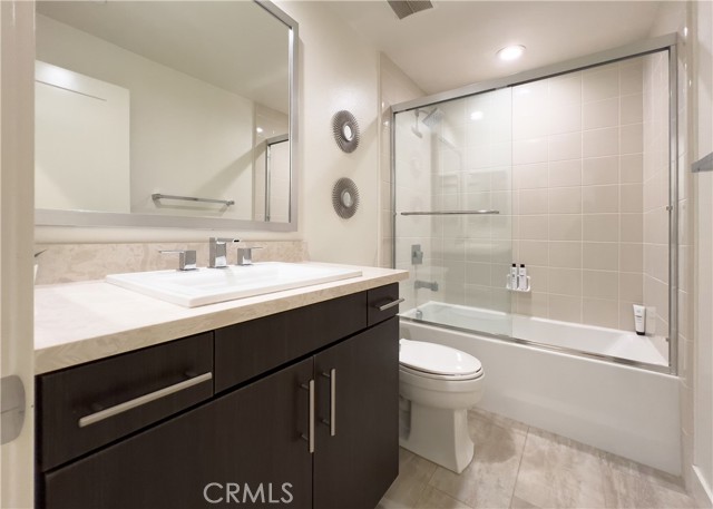 53 Gramercy, Irvine CA: https://media.crmls.org/medias/f151c399-c985-42d8-b5de-946293ade32b.jpg