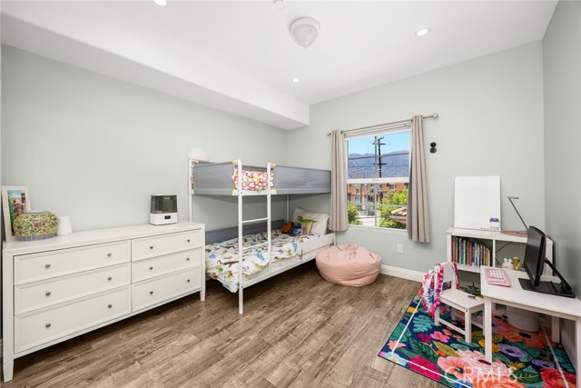 2745 Montrose Avenue, Montrose CA: https://media.crmls.org/medias/f1525141-95ab-4590-8b1a-b0e9686e7c03.jpg