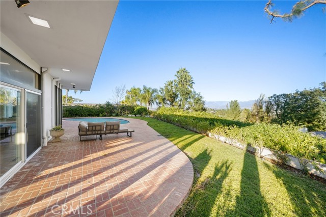 Detail Gallery Image 30 of 32 For 16168 Royal Oak Rd, Encino,  CA 91436 - 4 Beds | 4 Baths