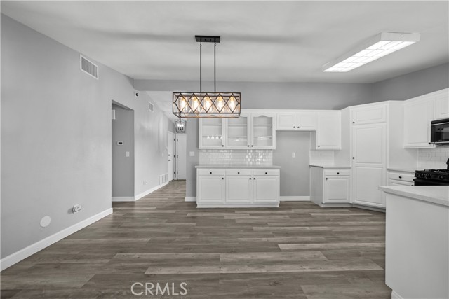 Detail Gallery Image 11 of 38 For 28515 Winterdale, Canyon Country,  CA 91387 - 3 Beds | 2 Baths