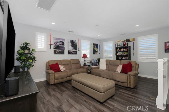 Detail Gallery Image 23 of 44 For 17183 Compass Dr, Riverside,  CA 92503 - 5 Beds | 4/1 Baths