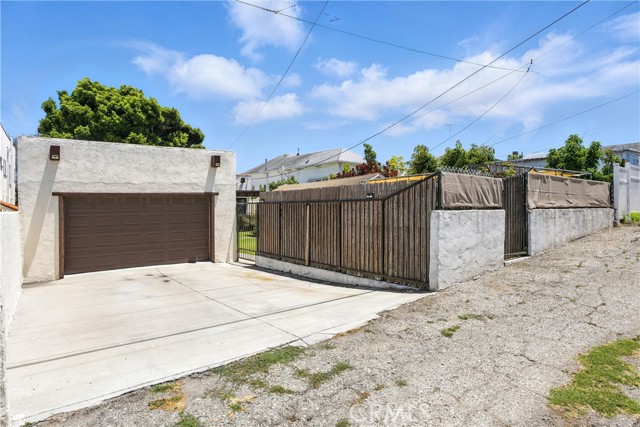 1215 S Patton Avenue, San Pedro CA: https://media.crmls.org/medias/f15424e9-e9c8-41ea-96f3-51506ab4d9a9.jpg