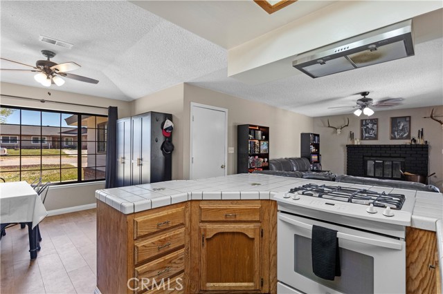 Detail Gallery Image 8 of 44 For 21921 Fig Ct, Tehachapi,  CA 93561 - 3 Beds | 2 Baths