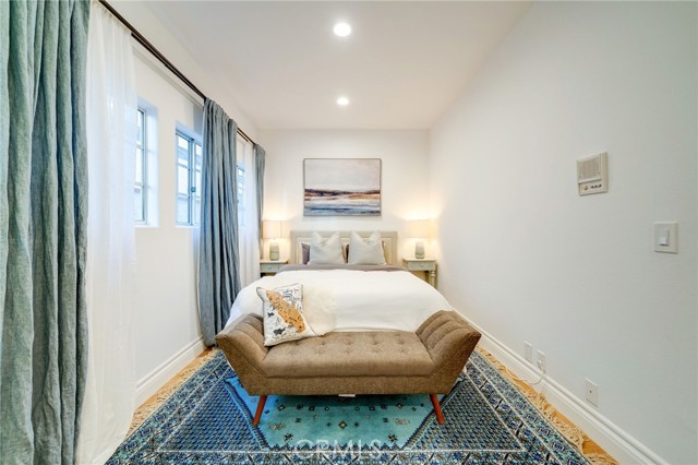 1119 9th Street, Hermosa Beach, California 90254, 5 Bedrooms Bedrooms, ,2 BathroomsBathrooms,Residential,Sold,9th,SB22164330