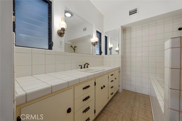 Detail Gallery Image 22 of 42 For 240 S Real, Bakersfield,  CA 93309 - 3 Beds | 2 Baths