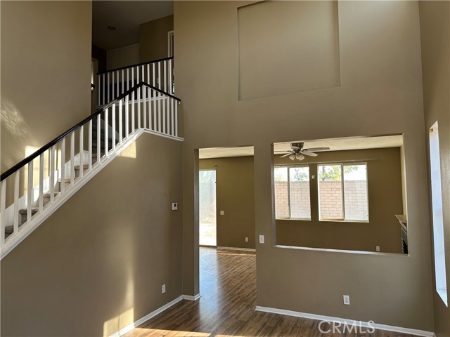 Detail Gallery Image 5 of 14 For 323 Camden Ct, Corona,  CA 92879 - 3 Beds | 2/1 Baths