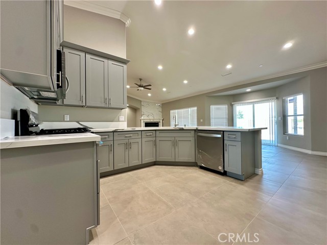 Detail Gallery Image 10 of 33 For 18255 Winnetka Rd, Apple Valley,  CA 92307 - 4 Beds | 3 Baths