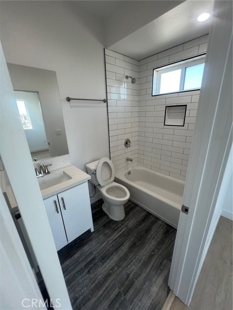 1128 Ardmore, Los Angeles CA: https://media.crmls.org/medias/f158f9c9-9a0d-4158-8e35-999874959b41.jpg