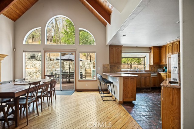 Detail Gallery Image 17 of 52 For 27516 West Shore Rd, Lake Arrowhead,  CA 92352 - 4 Beds | 4 Baths