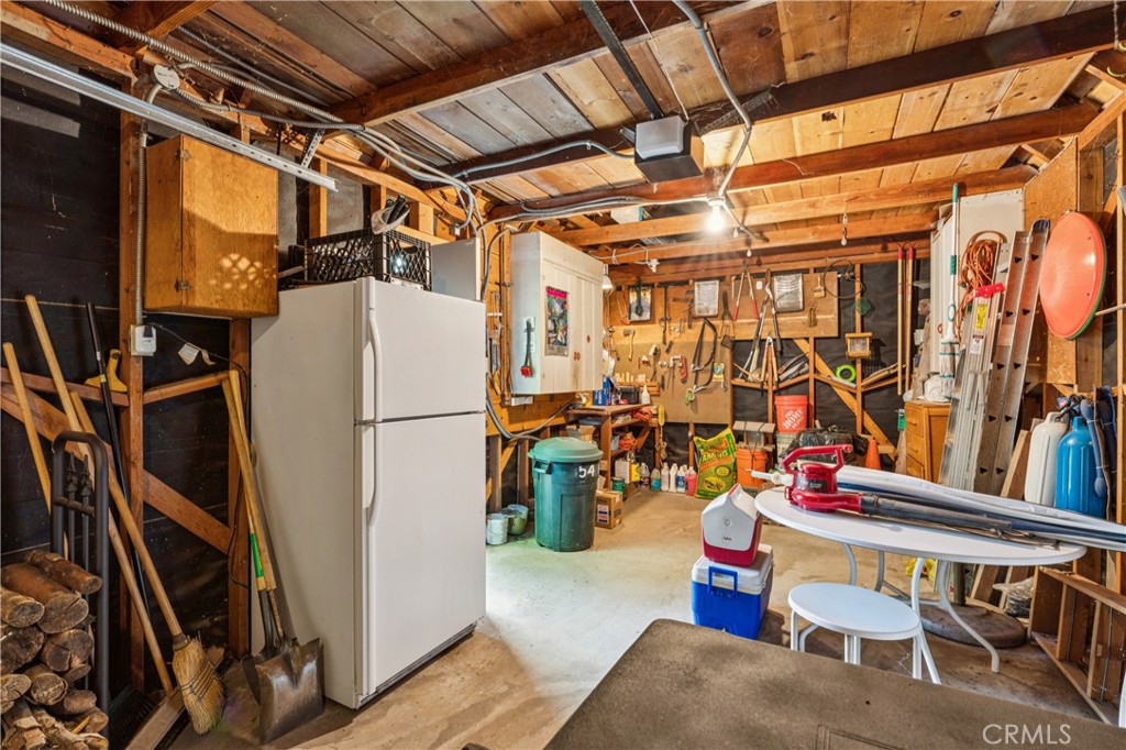 https://media.crmls.org/medias/f1598b8f-69db-49d8-bb47-4ec770b9759b.jpg?preset=X-Large
