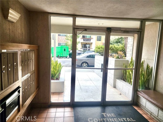 Detail Gallery Image 8 of 8 For 7309 Franklin Ave #105,  Los Angeles,  CA 90046 - 2 Beds | 2 Baths