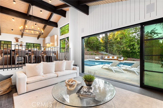 4885 Winnetka Avenue, Woodland Hills CA: https://media.crmls.org/medias/f15ba2d9-26f6-408e-964b-bd8aa7277018.jpg
