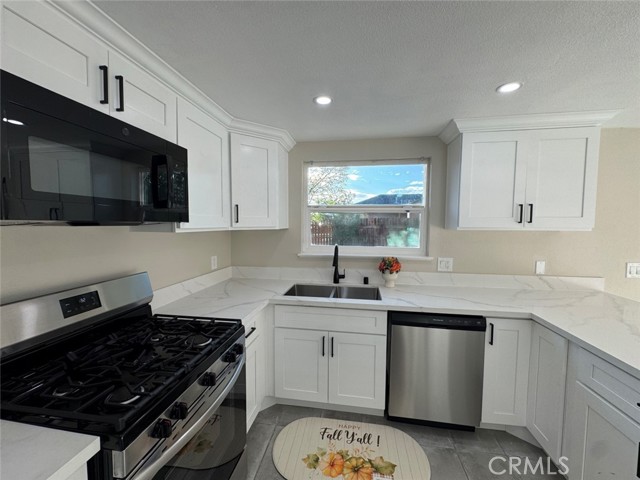 15012 Chuparosa, Victorville CA: https://media.crmls.org/medias/f15c4232-0829-4190-9fb3-611960615b2d.jpg