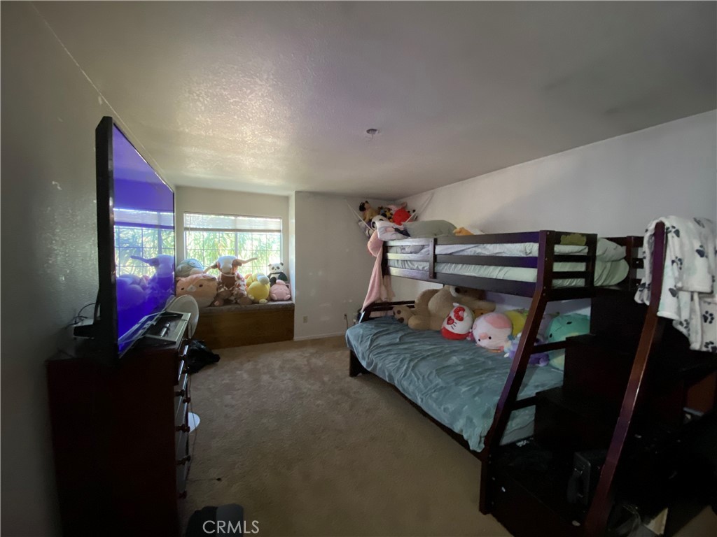 https://media.crmls.org/medias/f15ca447-1561-44eb-9292-35ab4da78bc0.jpg?preset=X-Large
