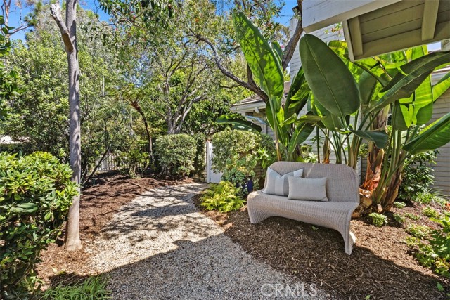 17 Wandering Rill, Irvine CA: https://media.crmls.org/medias/f15ca935-d9c9-40cb-9e77-7724439d94e3.jpg