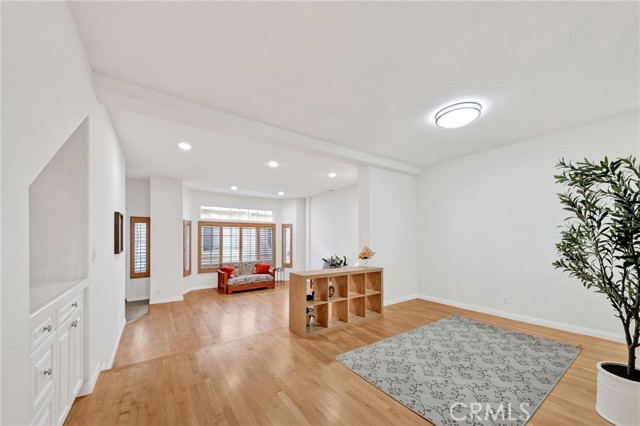 Detail Gallery Image 4 of 28 For 2825 Plaza Del Amo #106,  Torrance,  CA 90503 - 3 Beds | 2/1 Baths