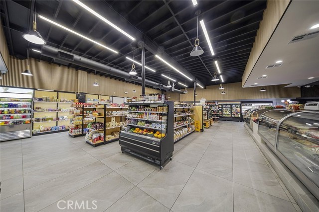 15602 Ventura Boulevard, Encino CA: https://media.crmls.org/medias/f15d15be-ffcd-40c7-9e0a-0533da051946.jpg