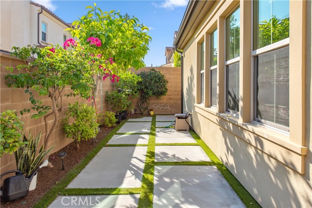 58 Dublin, Irvine CA: https://media.crmls.org/medias/f15d2ec6-24b6-45d6-87bf-2416cf84e4d5.jpg
