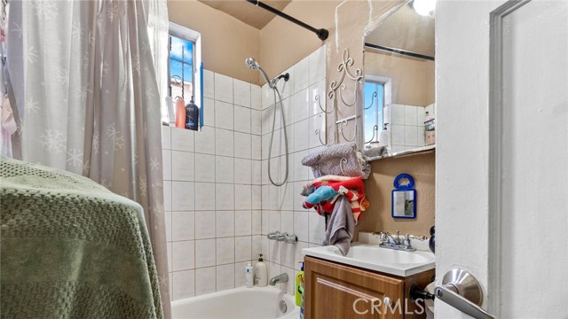 Detail Gallery Image 22 of 56 For 413 E 81st St, Los Angeles,  CA 90003 - 7 Beds | 6 Baths