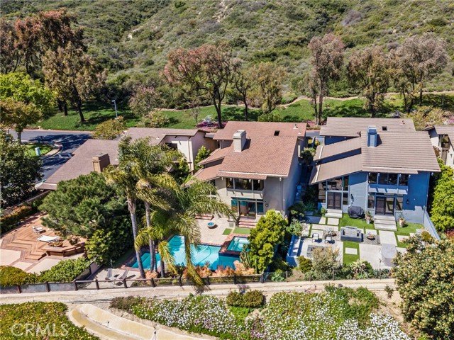 4 Woodhaven, Laguna Niguel CA: https://media.crmls.org/medias/f15eaf85-932c-4aa3-9e39-9efeaceba37b.jpg