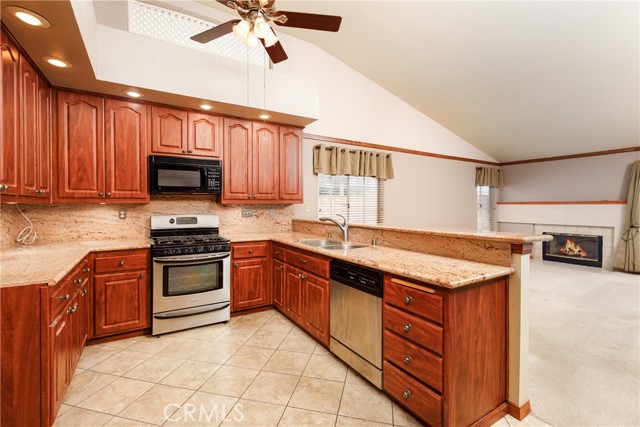 Detail Gallery Image 4 of 34 For 35081 Gemwood Ln, Yucaipa,  CA 92399 - 3 Beds | 2 Baths