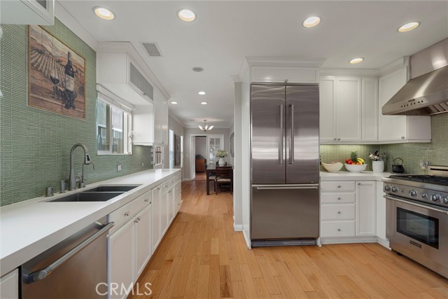 66 16th Street, Hermosa Beach, California 90254, 4 Bedrooms Bedrooms, ,2 BathroomsBathrooms,Residential,Sold,16th Street,SB25047715