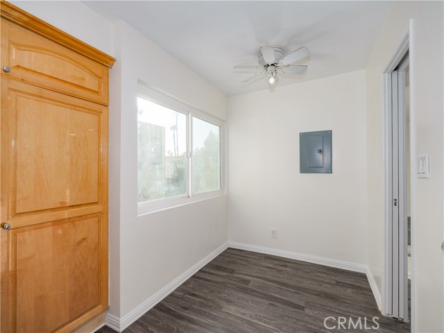 Detail Gallery Image 12 of 28 For 5411 Tyrone, Sherman Oaks,  CA 91401 - 3 Beds | 3 Baths