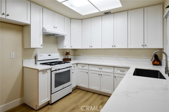 Detail Gallery Image 9 of 25 For 684 Parkview Drive, Lake Elsinore,  CA 92530 - 2 Beds | 1 Baths