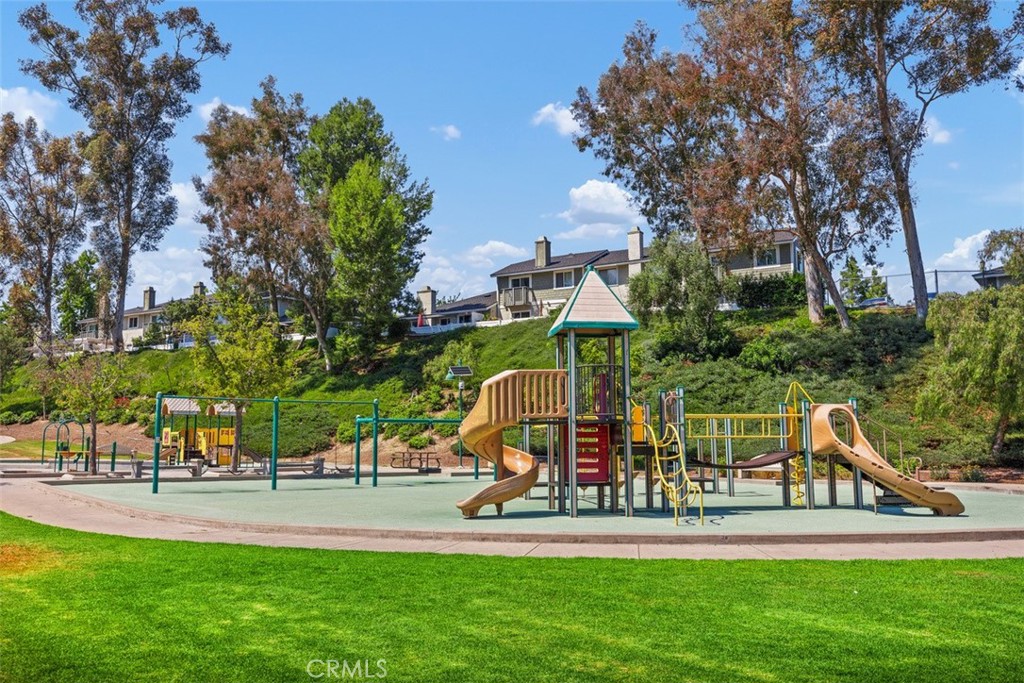 https://media.crmls.org/medias/f15fb524-d30d-4873-8834-1ea15b5ce601.jpg?preset=X-Large
