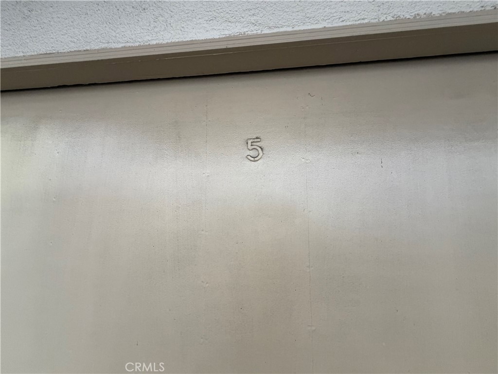 https://media.crmls.org/medias/f15ffa6c-9463-457f-8acb-41e0193bc915.jpg?preset=X-Large