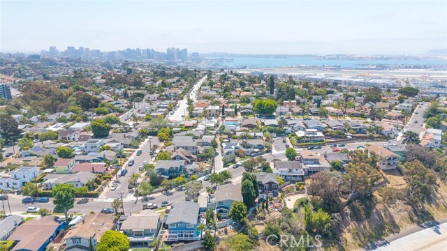 1320 Bush Street, San Diego CA: https://media.crmls.org/medias/f1602846-298e-4abf-ae57-78d0750a7939.jpg