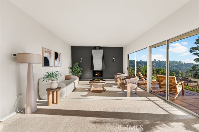 Detail Gallery Image 11 of 75 For 7426 Mulholland Dr, Los Angeles,  CA 90046 - 2 Beds | 2 Baths
