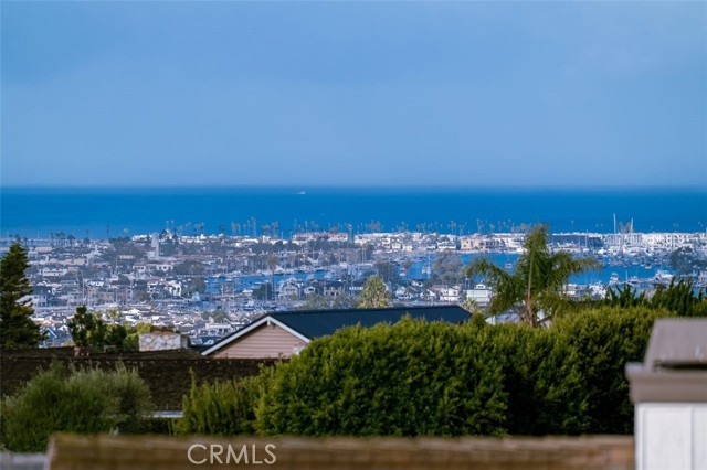 3 White Water Drive, Corona del Mar CA: https://media.crmls.org/medias/f1610238-9cae-4a2e-906a-74a391d6bcf9.jpg