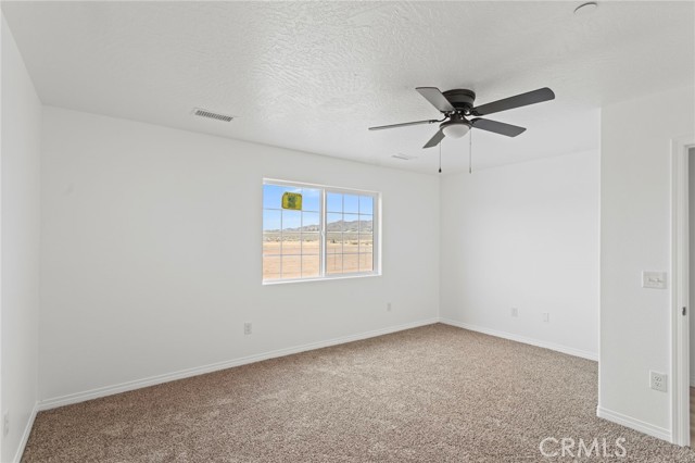 16925 Nanticoke Road, Apple Valley CA: https://media.crmls.org/medias/f1611a35-a003-4d91-89b9-2807c3fc5486.jpg
