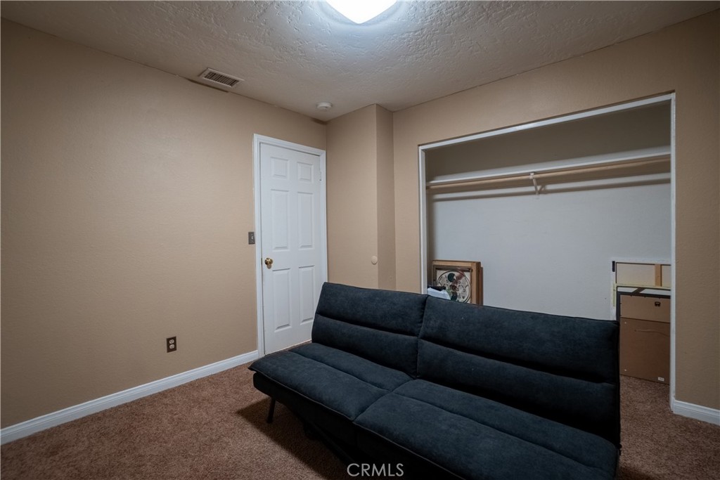 https://media.crmls.org/medias/f1613176-d05c-41f5-bd37-2486c32554c4.jpg?preset=X-Large