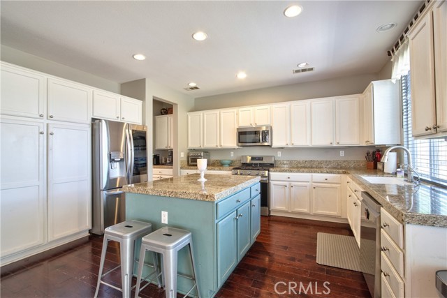 Detail Gallery Image 15 of 51 For 39883 S Creek Cir, Murrieta,  CA 92563 - 5 Beds | 3/1 Baths