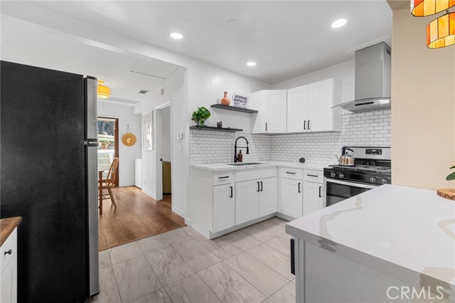 4142 Mercury Avenue, Los Angeles CA: https://media.crmls.org/medias/f161a7bb-5cf2-41fc-b3eb-9ec02537fff6.jpg