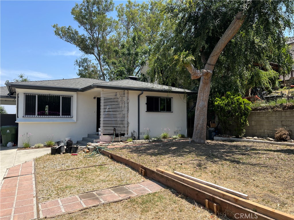 3842 Lomitas Drive