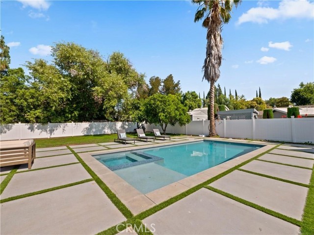 5702 Lubao Avenue, Woodland Hills CA: https://media.crmls.org/medias/f1630fda-4d41-4048-909e-ab68fc85ef4b.jpg