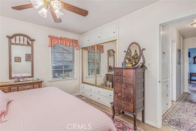 838 838 College Ave, Redlands CA: https://media.crmls.org/medias/f1635692-6b03-41c3-9d65-f221040ea542.jpg