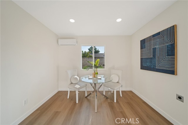 928 S Laurel St., Santa Ana CA: https://media.crmls.org/medias/f163dc89-9759-4159-9a70-eb8c0ab3cb7b.jpg