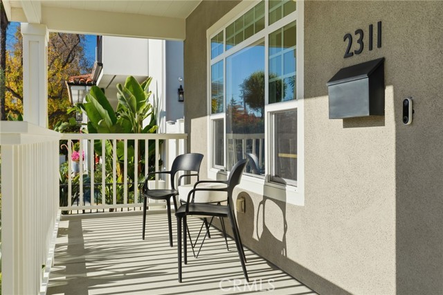 Detail Gallery Image 2 of 57 For 2311 W Clark Ave, Burbank,  CA 91506 - 4 Beds | 4/1 Baths