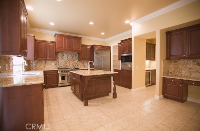 Detail Gallery Image 4 of 11 For 18549 Clydesdale, Granada Hills,  CA 91344 - 5 Beds | 6 Baths