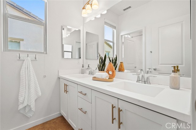 15 Clover, Lake Forest CA: https://media.crmls.org/medias/f1666169-8655-476c-9163-4fb79cfba25b.jpg