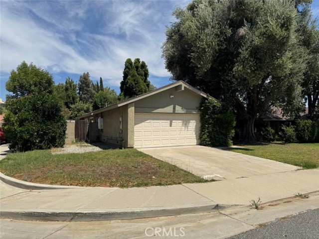 24389 La Glorita Circle, Newhall CA: https://media.crmls.org/medias/f16832d9-5394-4f99-90d0-3b70c83341c0.jpg
