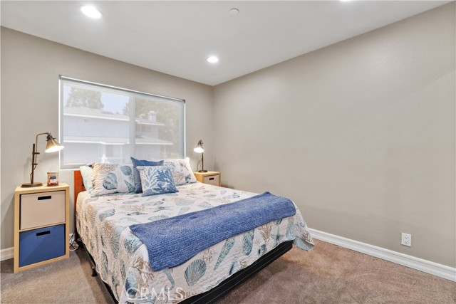 Detail Gallery Image 30 of 37 For 19096 Queensport Lane #C,  Huntington Beach,  CA 92646 - 3 Beds | 2/1 Baths