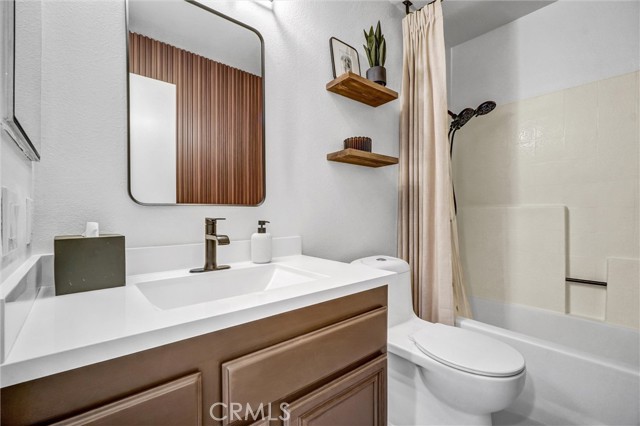 15 Abbey Lane, Aliso Viejo CA: https://media.crmls.org/medias/f1697a87-f35b-4c18-a037-c38005e6e680.jpg