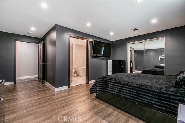17800 Raymer Street, Sherwood Forest CA: https://media.crmls.org/medias/f1698f10-ec25-4beb-98b0-6aeb27b601a9.jpg