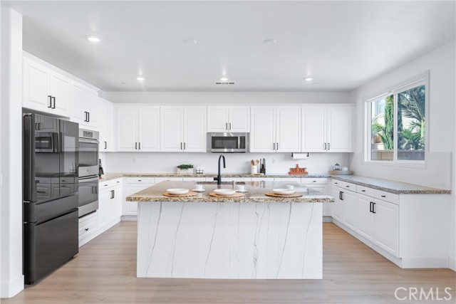 Detail Gallery Image 14 of 42 For 5305 Fulmer Ct, Jurupa Valley,  CA 91752 - 5 Beds | 4/1 Baths