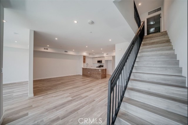 7018 Alabama Avenue, Canoga Park CA: https://media.crmls.org/medias/f16af9e1-5ee1-4d4c-9a5b-d41ba20a272a.jpg